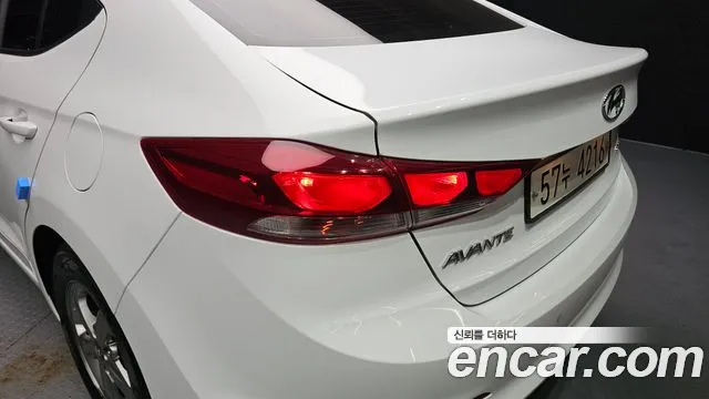 Hyundai AVANTE 2017 — фото 9