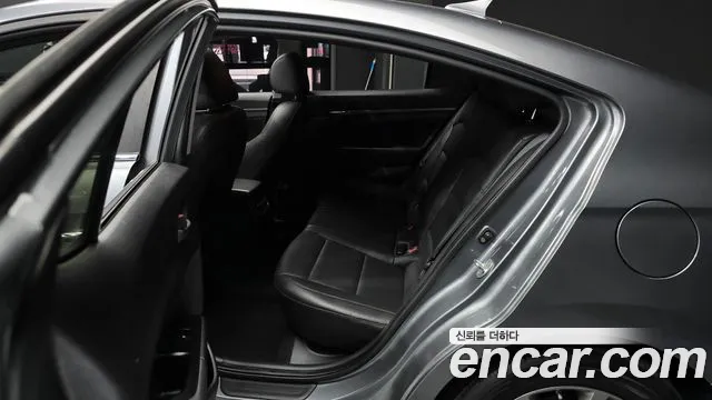 Hyundai AVANTE 2017 — фото 12