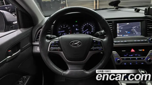 Hyundai AVANTE 2017 — фото 13