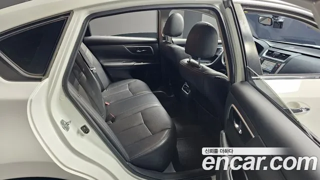 Nissan Altima 2017 — фото 18