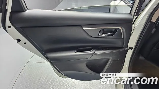 Nissan Altima 2017 — фото 15