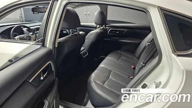 Nissan Altima 2017 — фото 16