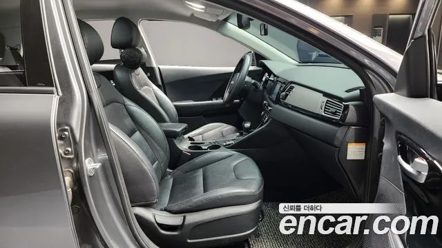 Hyundai Starex 2019 — фото 6