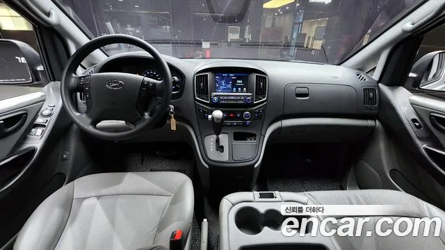 Hyundai Starex 2019 — фото 10