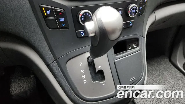 Hyundai Starex 2019 — фото 12