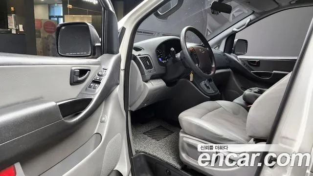 Hyundai Starex 2019 — фото 13