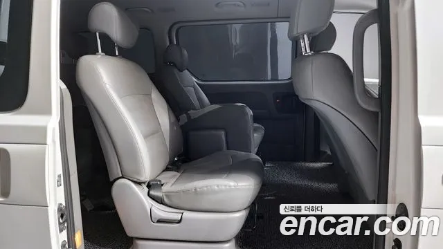 Hyundai Starex 2019 — фото 17