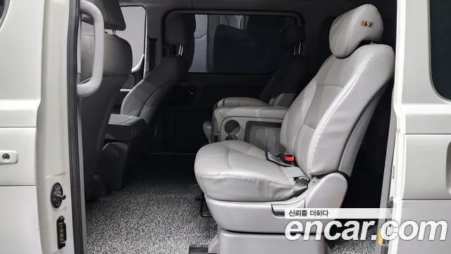 Hyundai Starex 2019 — фото 18