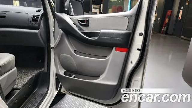 Hyundai Starex 2019 — фото 15