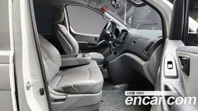 Hyundai Starex 2019 — фото 16