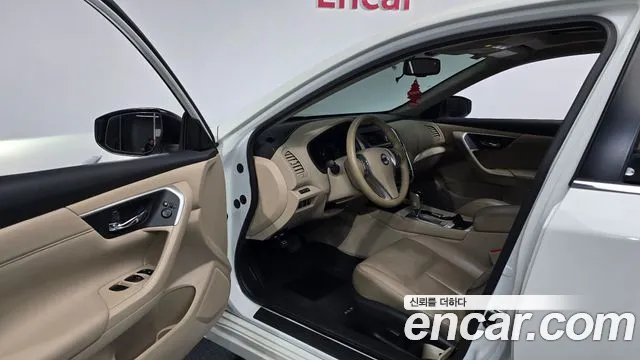 Nissan Altima 2017 — фото 10