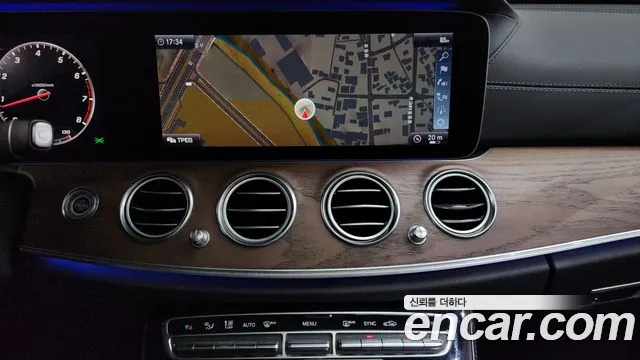 Mercedes-Benz E-Class 2019 — фото 12