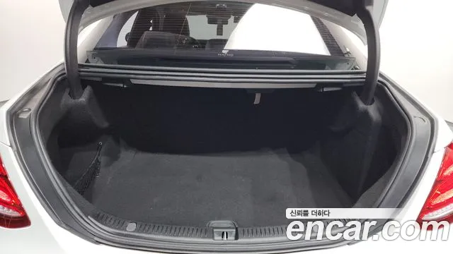 Mercedes-Benz E-Class 2019 — фото 20