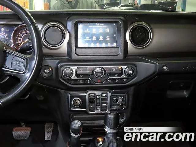 Jeep Wrangler 2018 — фото 11