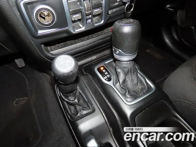 Jeep Wrangler 2018 — фото 12