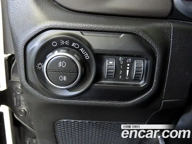 Jeep Wrangler 2018 — фото 14
