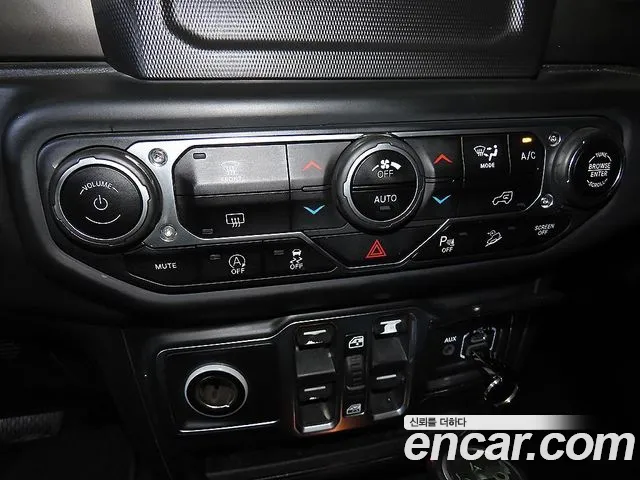 Jeep Wrangler 2018 — фото 15