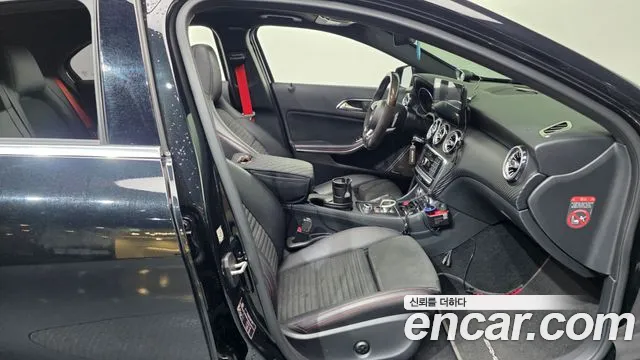 Mercedes-Benz A-Class 2017 — фото 16