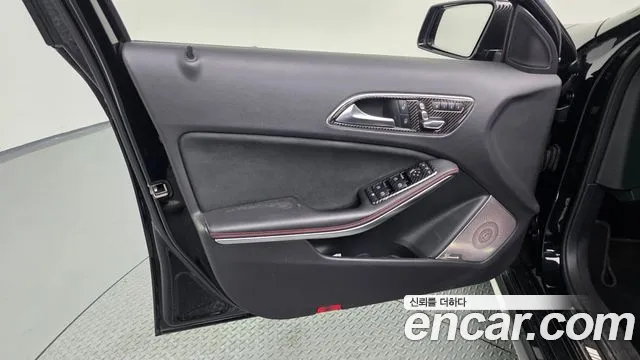 Mercedes-Benz A-Class 2017 — фото 13