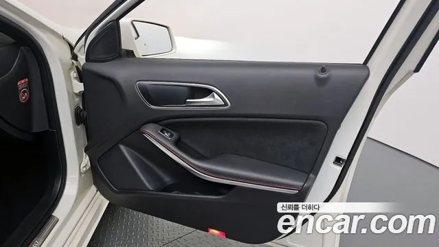 Mercedes-Benz A-Class 2018 — фото 14
