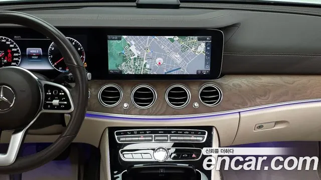Mercedes-Benz E-Class 2019 — фото 20