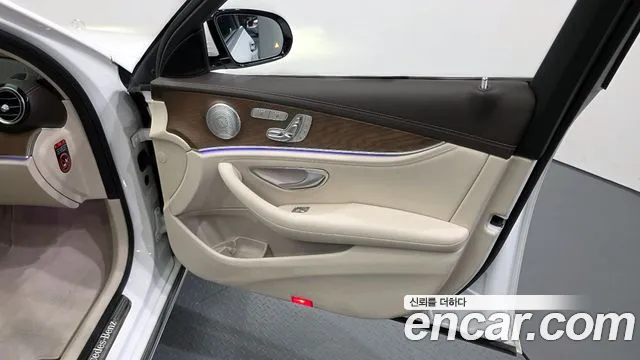 Mercedes-Benz E-Class 2019 — фото 14