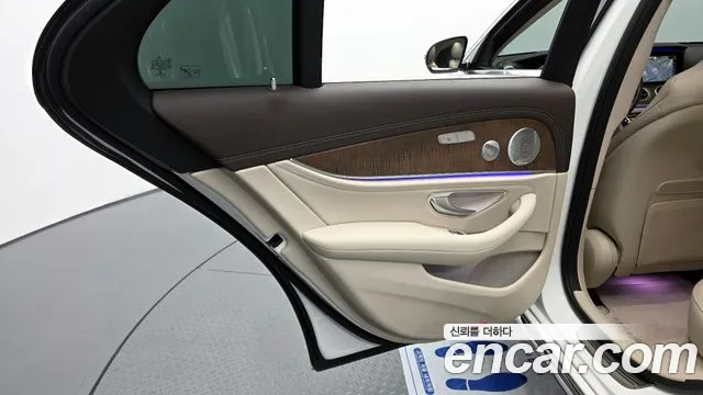 Mercedes-Benz E-Class 2019 — фото 15