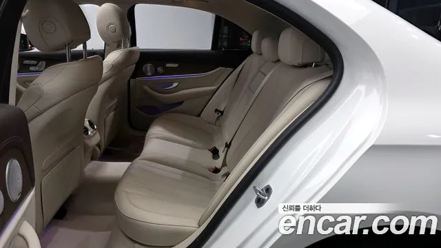 Mercedes-Benz E-Class 2019 — фото 16