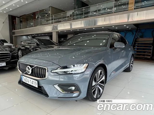 Volvo S60 2023 — фото 1