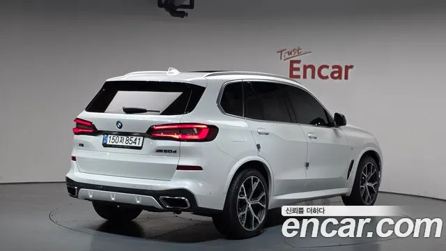 BMW X5 2022 — фото 1