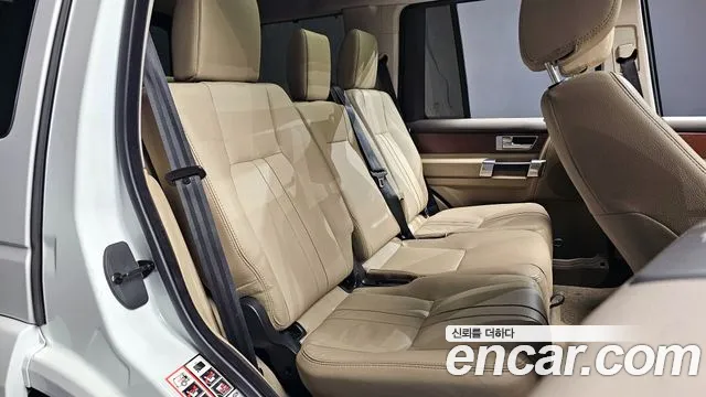 Land Rover Discovery 2016 — фото 11