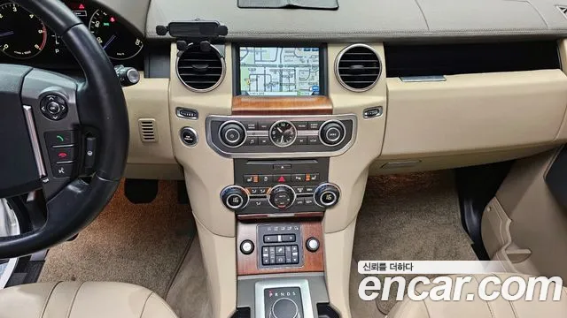 Land Rover Discovery 2016 — фото 13