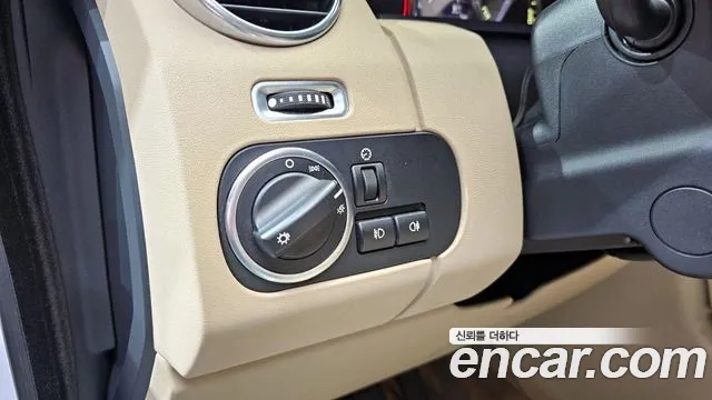 Land Rover Discovery 2016 — фото 15