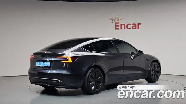 Tesla Model 3 2025 — фото 1