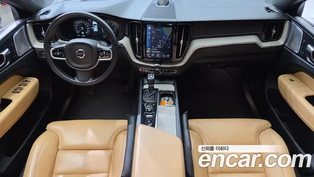 Volvo XC60 2018 — фото 10