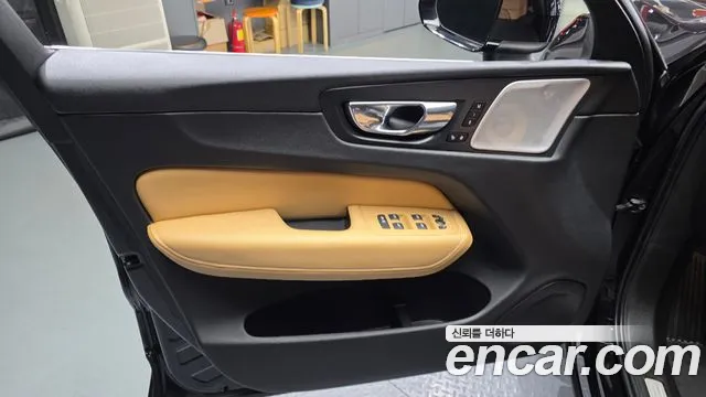 Volvo XC60 2018 — фото 14