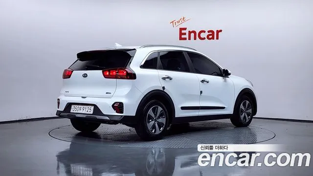 Kia Niro 2021 — фото 2
