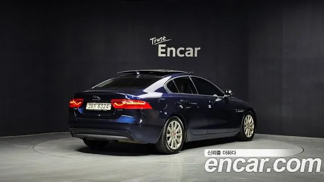 Jaguar XE 2017 — фото 2