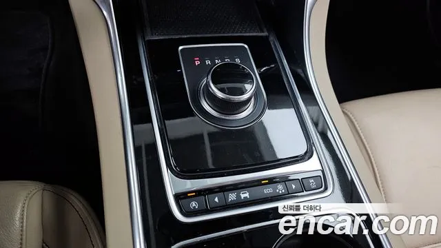 Jaguar XE 2017 — фото 12