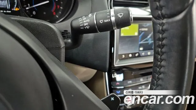 Jaguar XE 2017 — фото 20