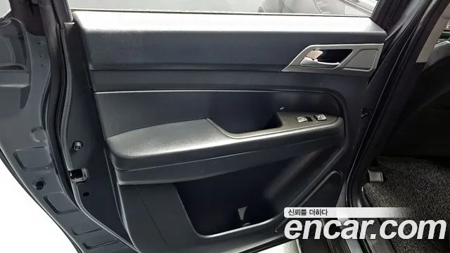 KG_Mobility_Ssangyong Rexton 2018 — фото 15