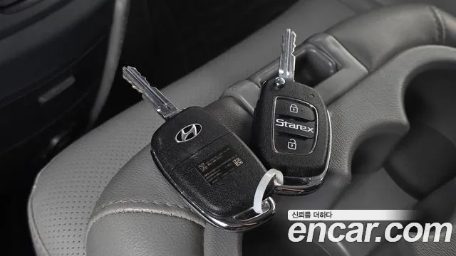 Hyundai Starex 2018 — фото 16
