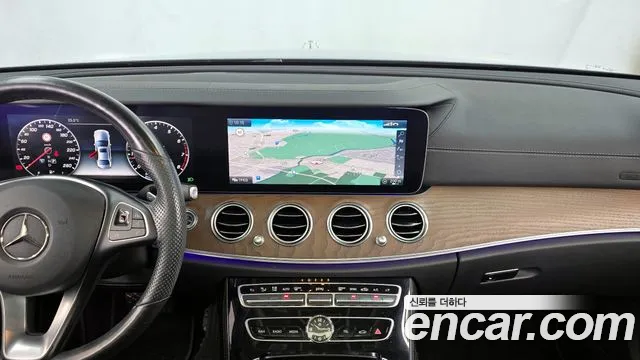 Mercedes-Benz E-Class 2017 — фото 12