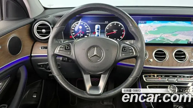 Mercedes-Benz E-Class 2017 — фото 13