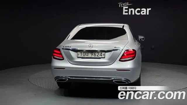 Mercedes-Benz E-Class 2017 — фото 4