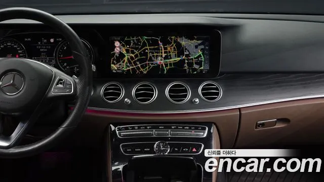 Mercedes-Benz E-Class 2017 — фото 12