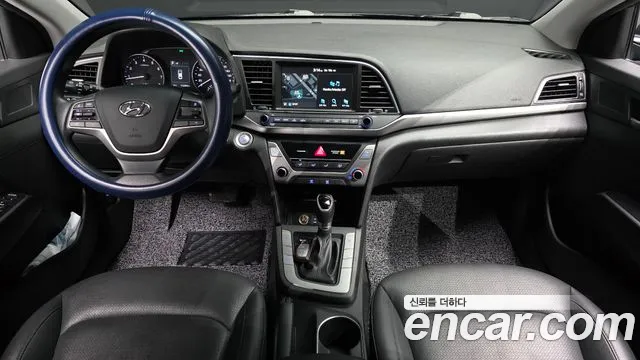 Hyundai AVANTE 2018 — фото 10