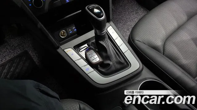 Hyundai AVANTE 2018 — фото 12