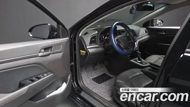Hyundai AVANTE 2018 — фото 13