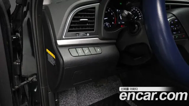 Hyundai AVANTE 2018 — фото 19